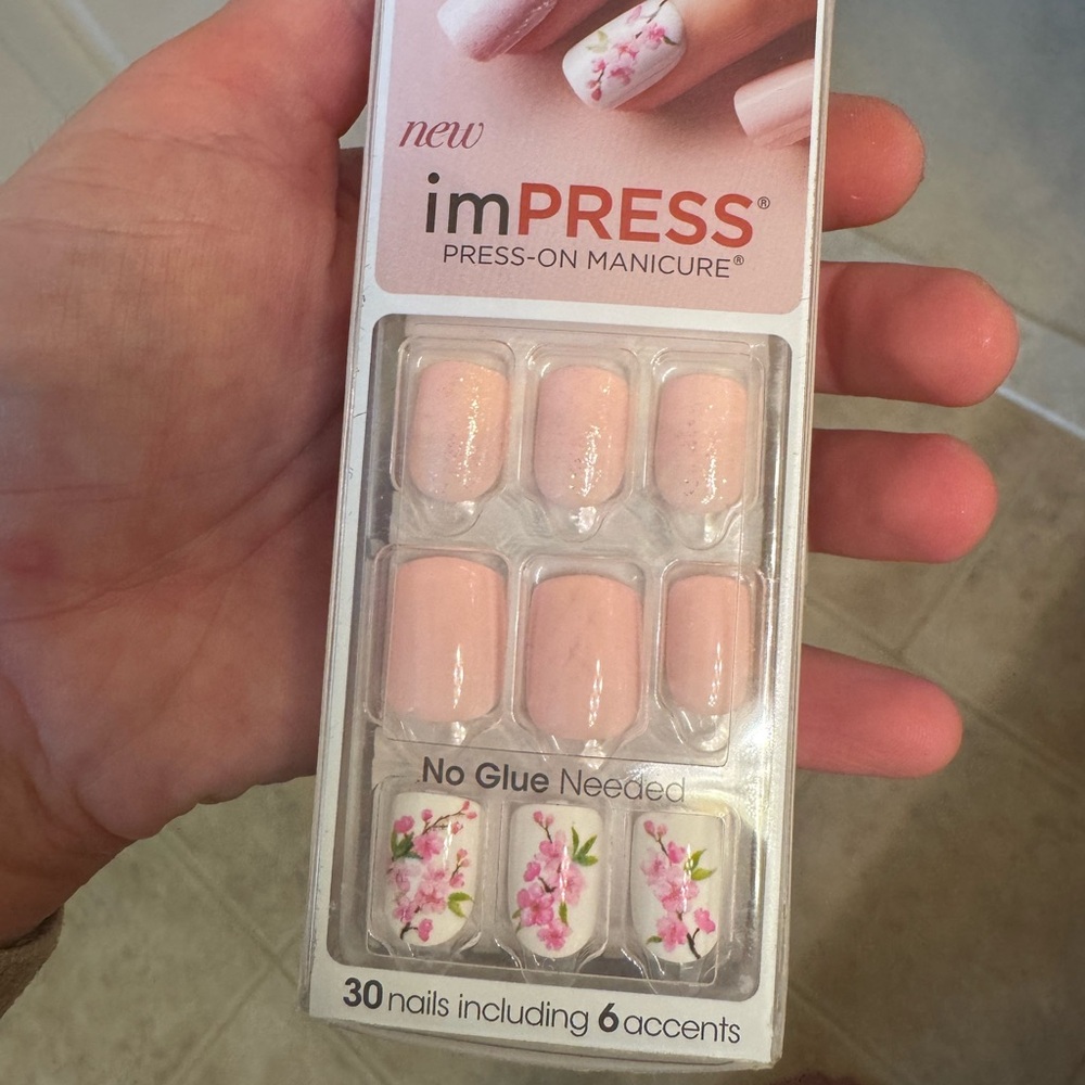 imPRESS Blush and Floral Press-On Nails